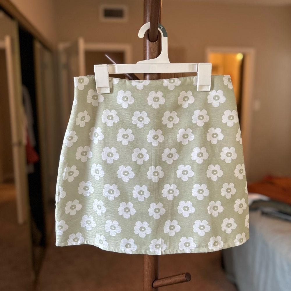 GROOVY PASTEL GREEN MINI SKIRT
